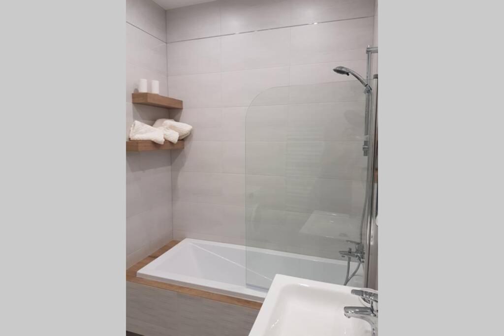 Komfortowy Nowoczesny Apartament Kustronia Z Garazem Balkonem Wanna Bielsko-Biala Exterior foto